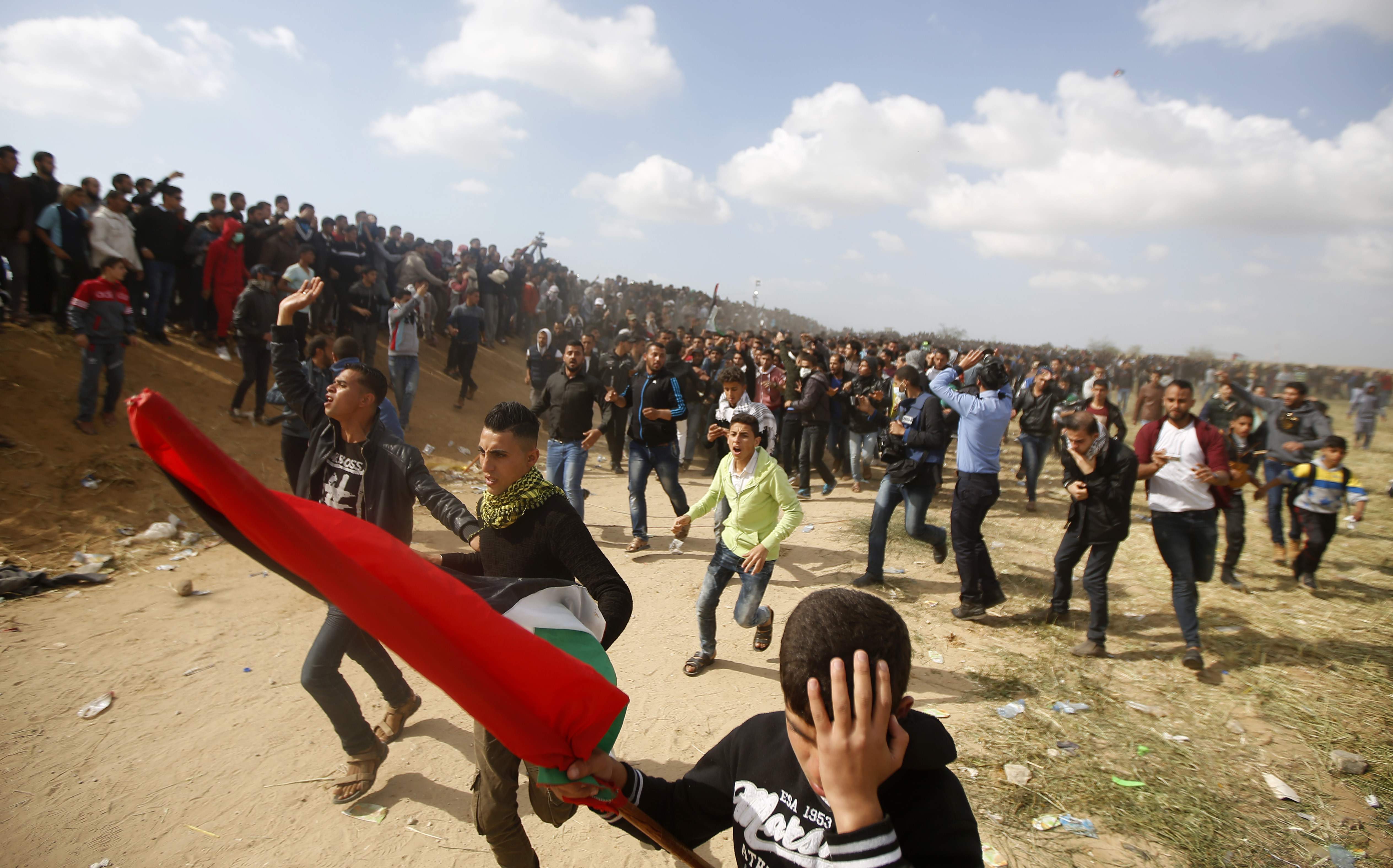 Палестински протестиращи по границата с ивицата Газа с Израел, на изток от хан Юнис