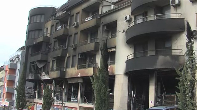 Двама мъже са подпалили блока в Сандански