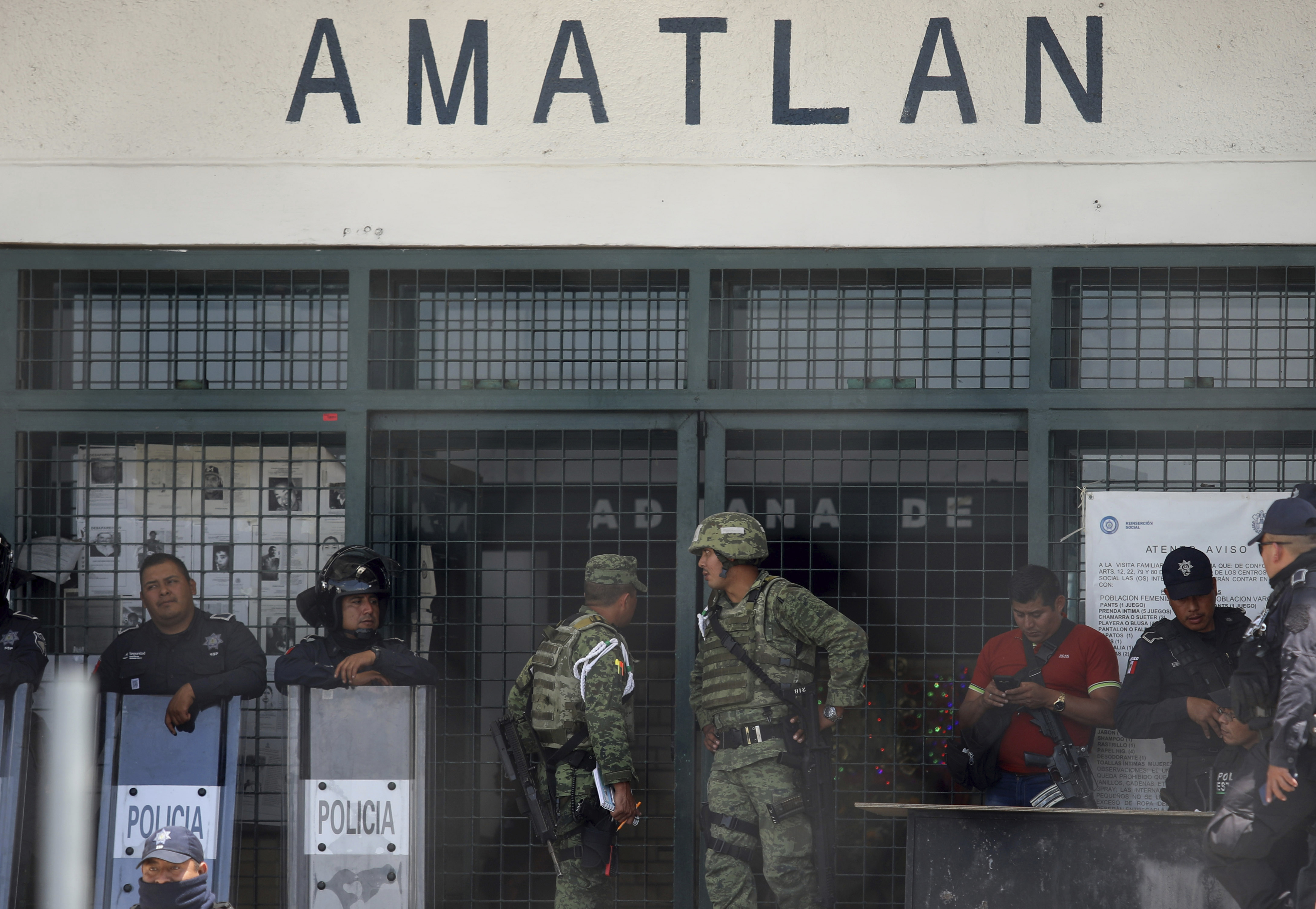 Седем души загинаха при затворнически бунт в Мексико