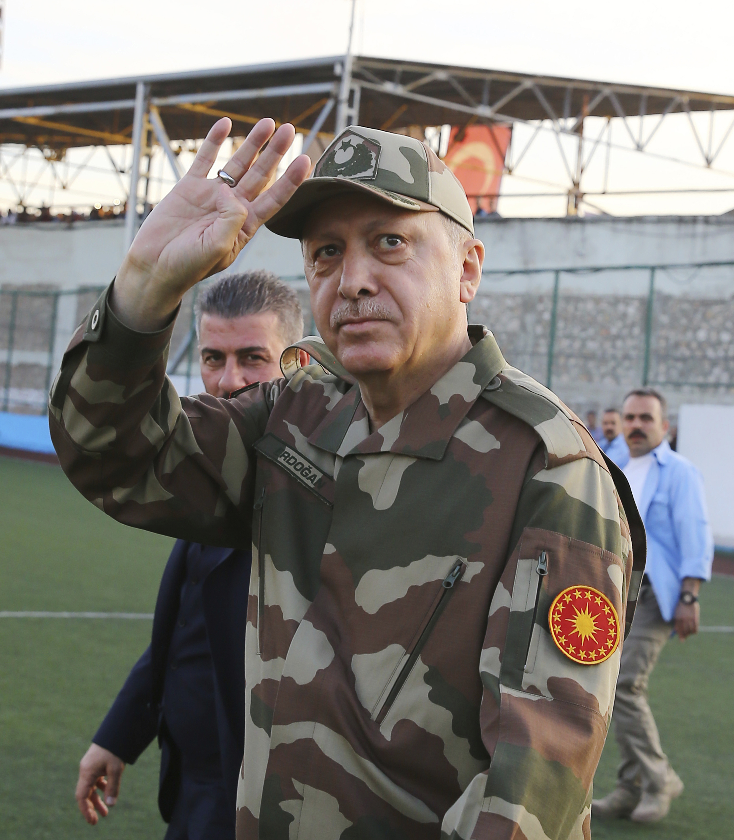 Реджеп Ердоган посети войниците в камуфлажна униформа