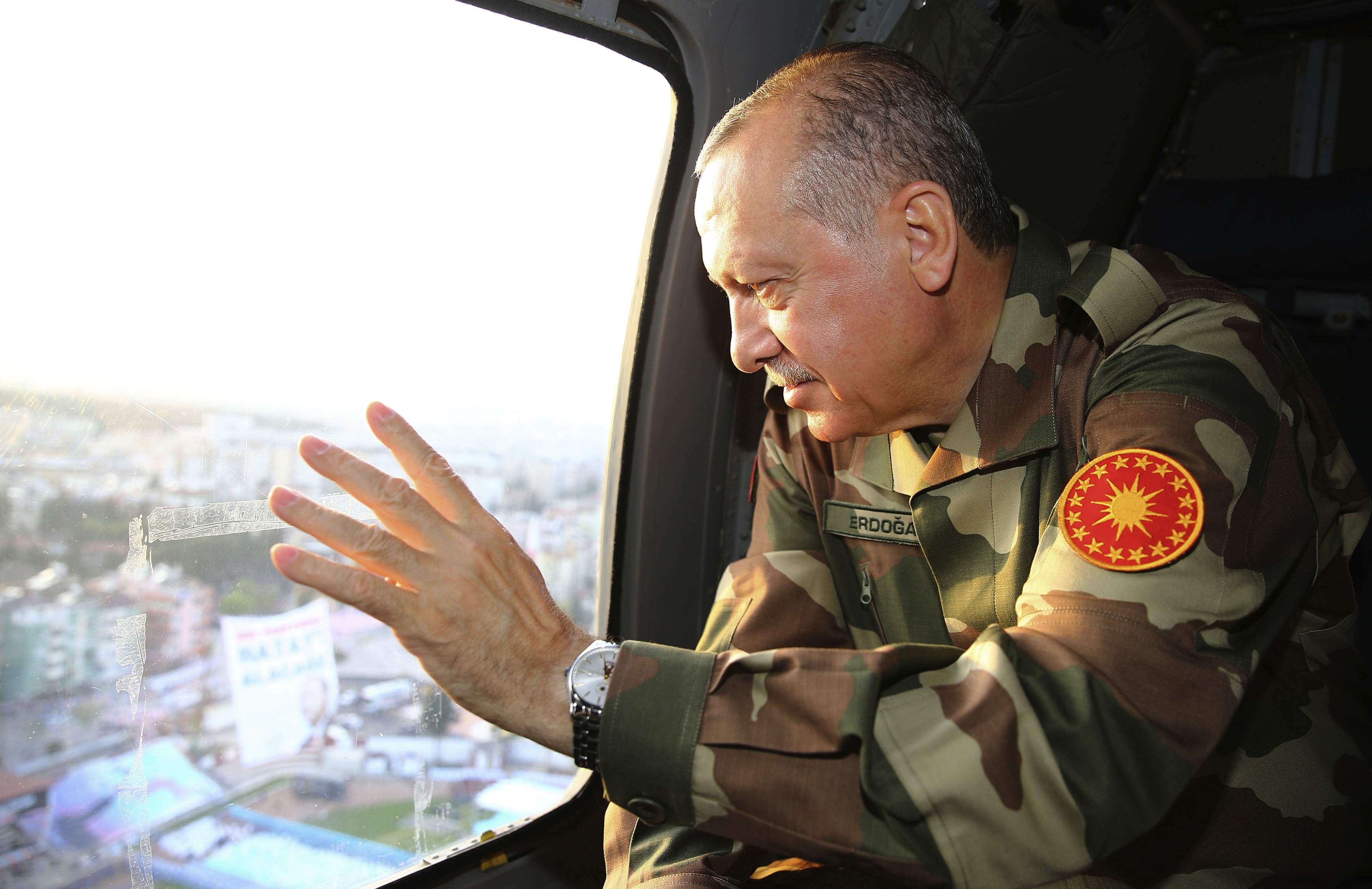 Президентът повдигна духа на турските военни