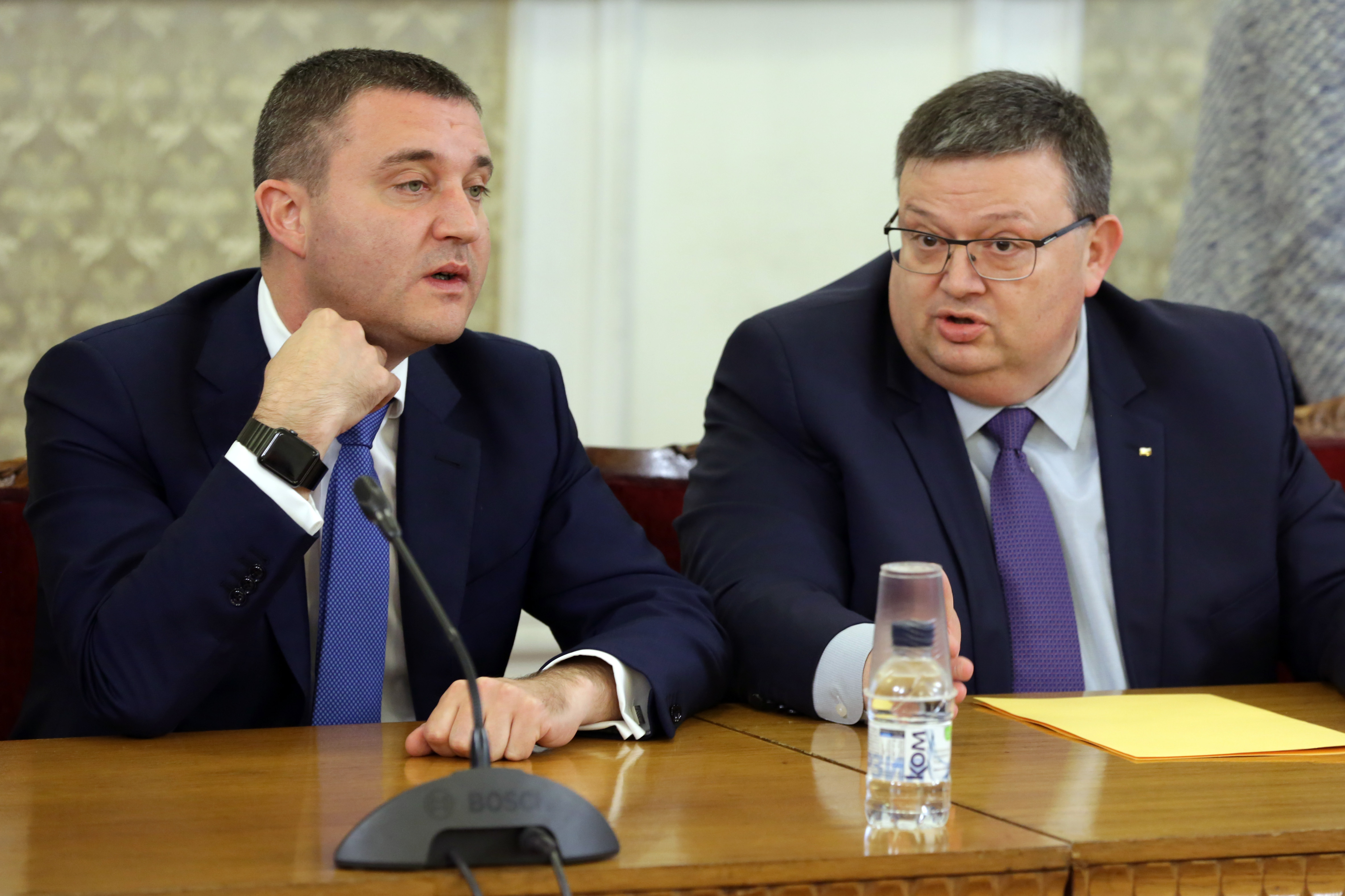 Финансовият министър Владислав Горанов и главният прокурор Сотир Цацаров по време на временната комисия за ЧЕЗ