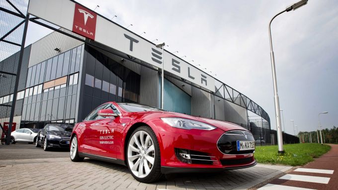 Ръст на акциите на Tesla Motors с близо 7% след силни данни за произведените от компанията електромобили