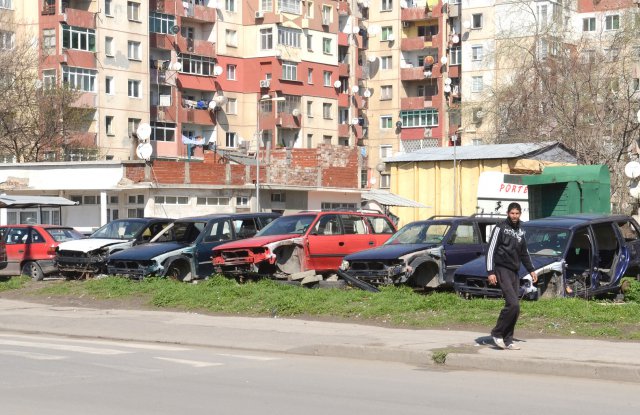 Незаконната автоморга е на последната автобусна спирка в ”Столипиново”