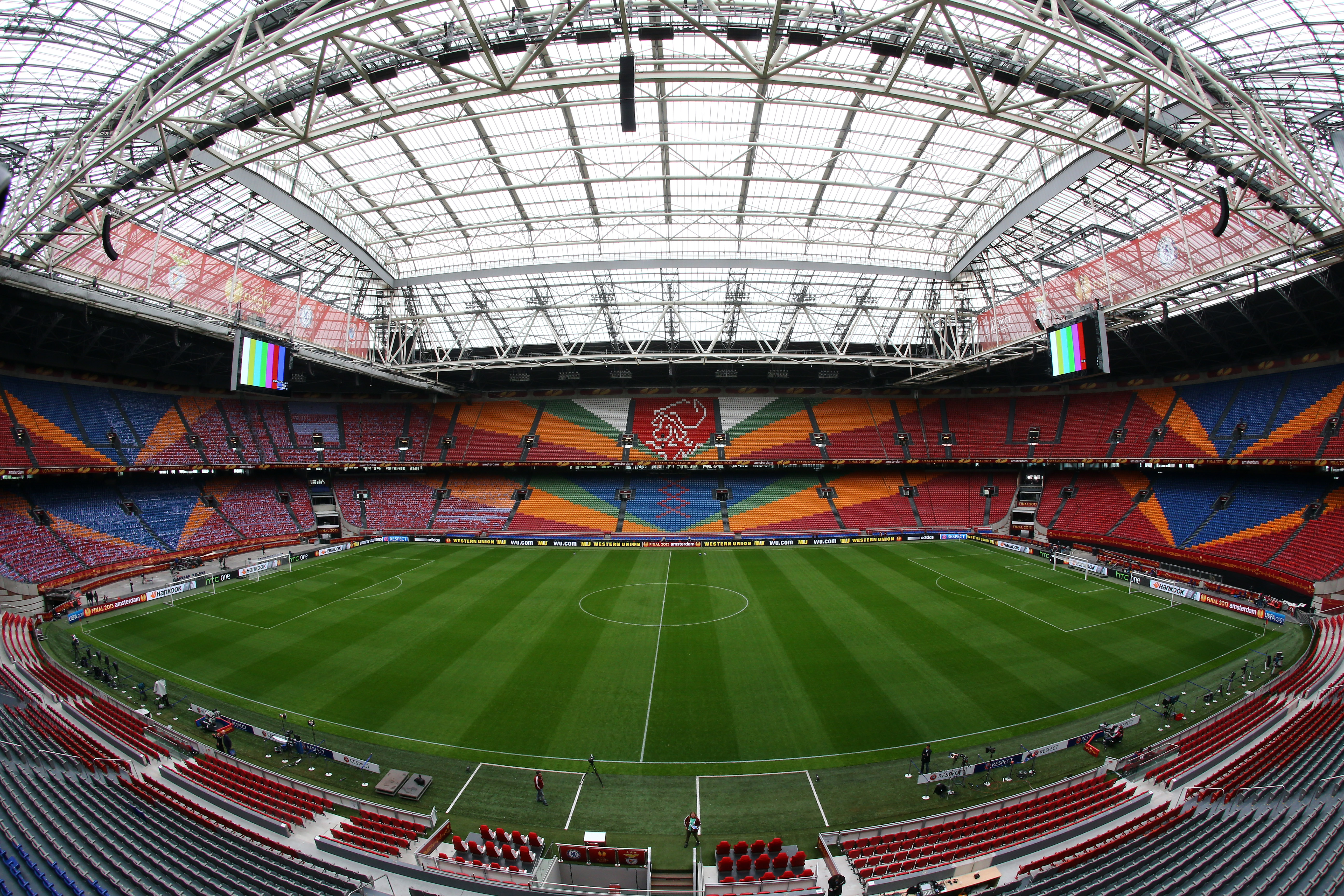 ”Амстердам Арeна” вече е стадион ”Йохан Кройф”