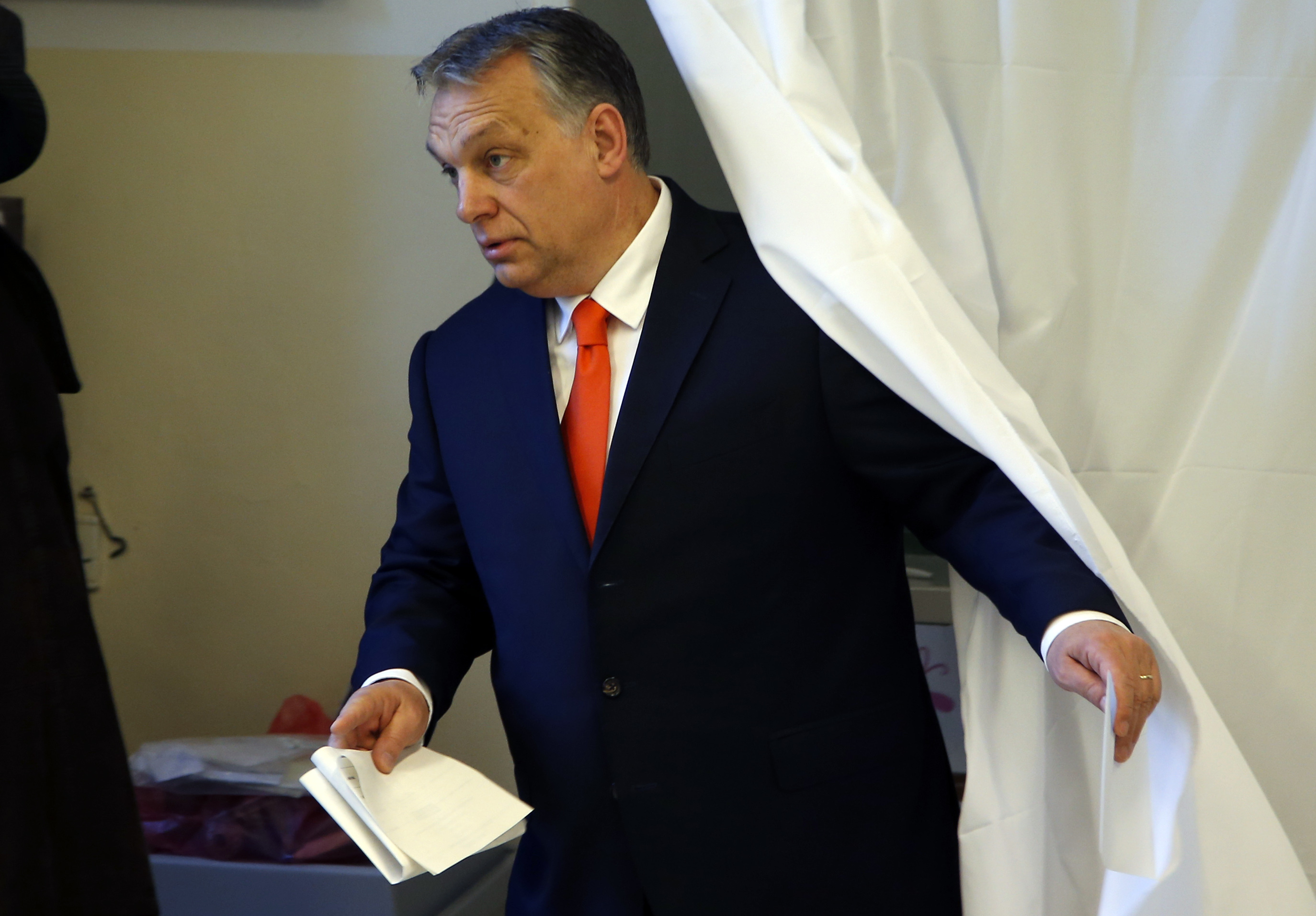 Прогнозират победа на Орбан на изборите в Унгария