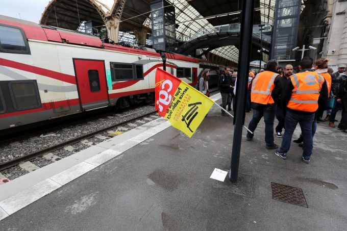 100 млн. евро загуби досега от жп стачката във Франция