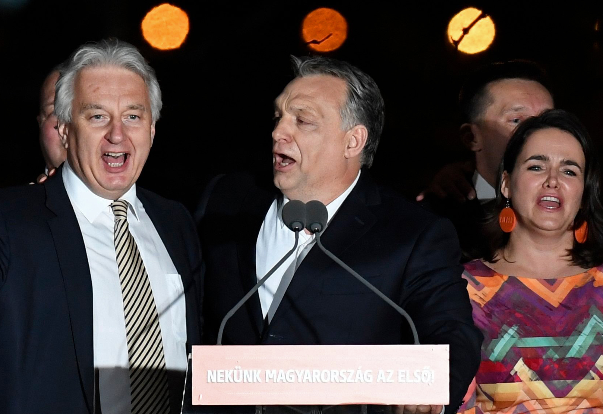 Партията на Виктор Орбан спечели убедително изборите в Унгария и трети мандат