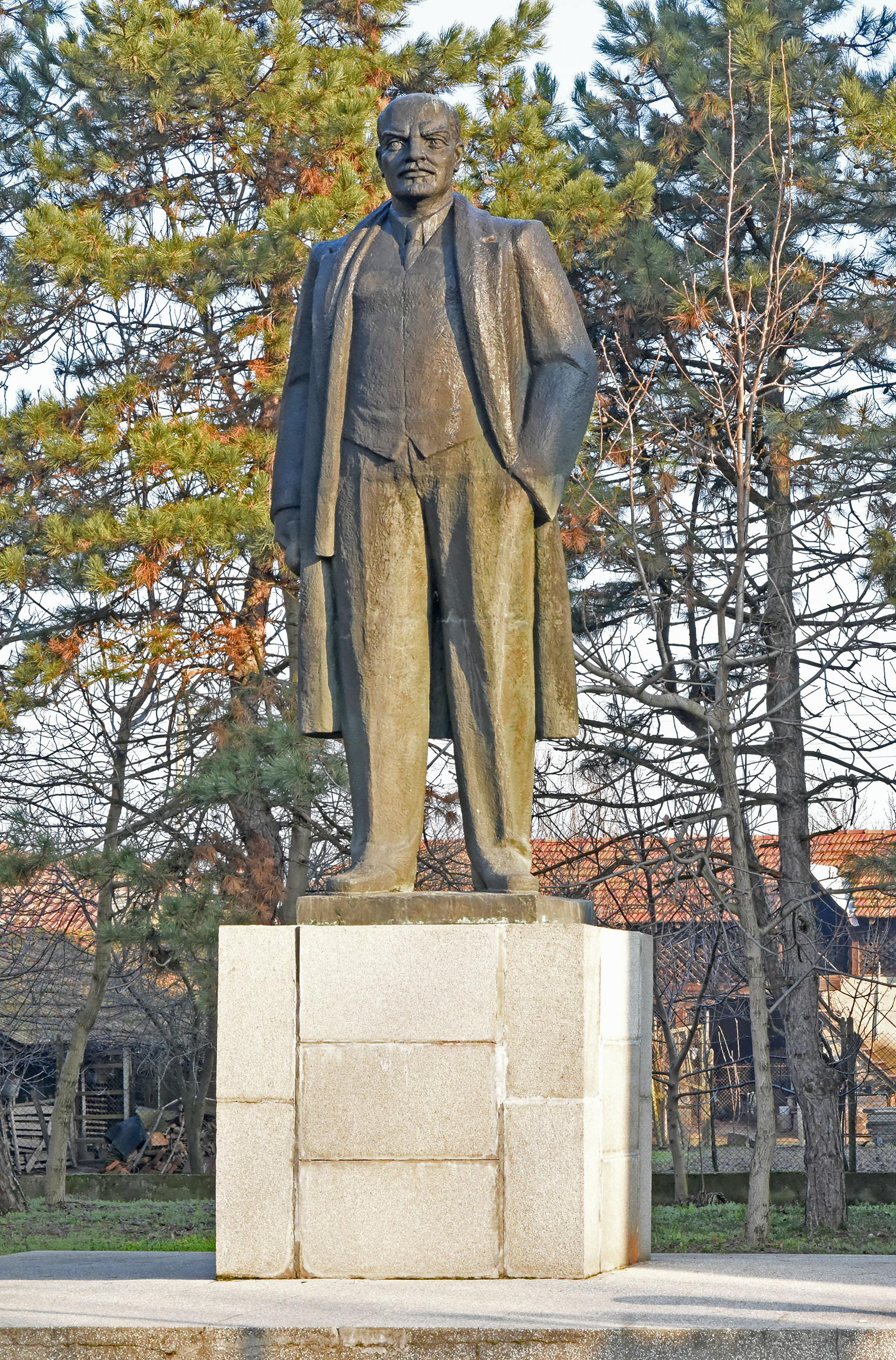Паметникът на Ленин в русенското село Новград