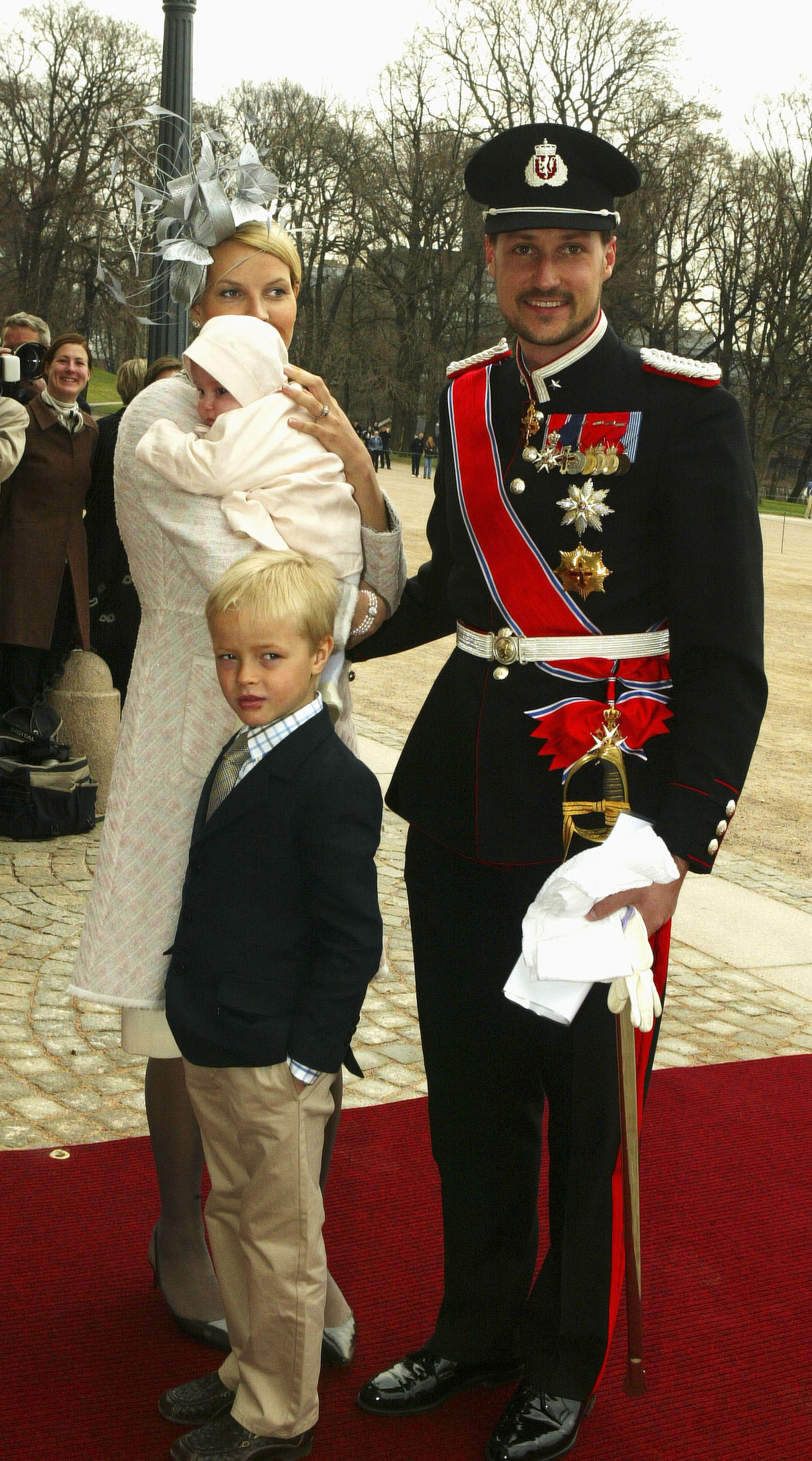 Принц Хаакон, принцеса Мете-Марит, Мариус Борг Хойби и Ингрид Александра
