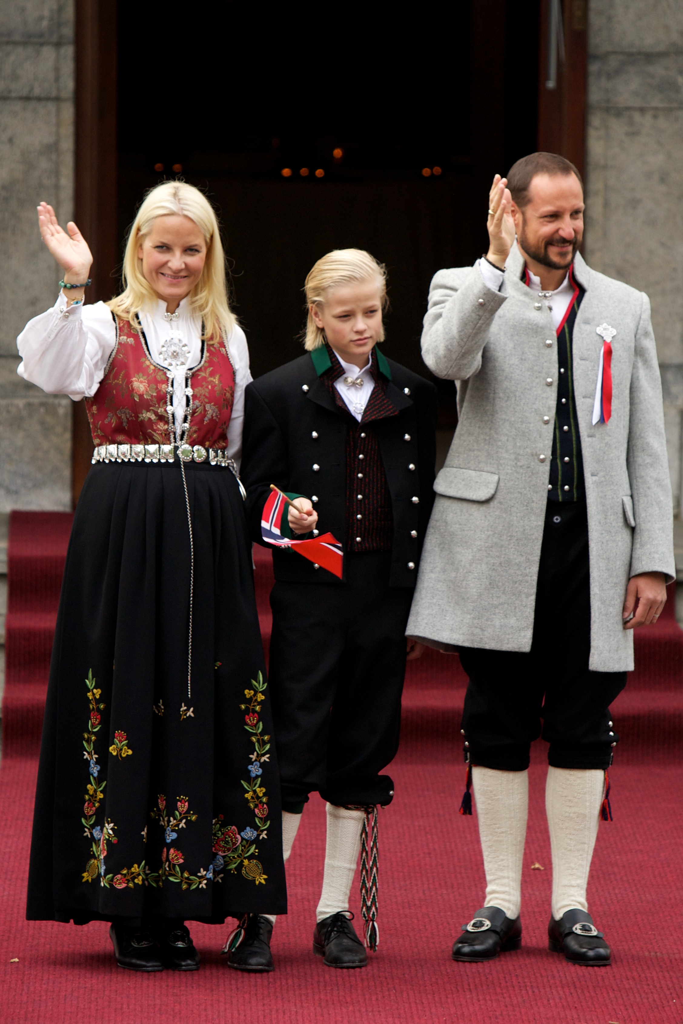 Принц Хаакон, принцеса Мете-Марит и Мариус Борг Хойби