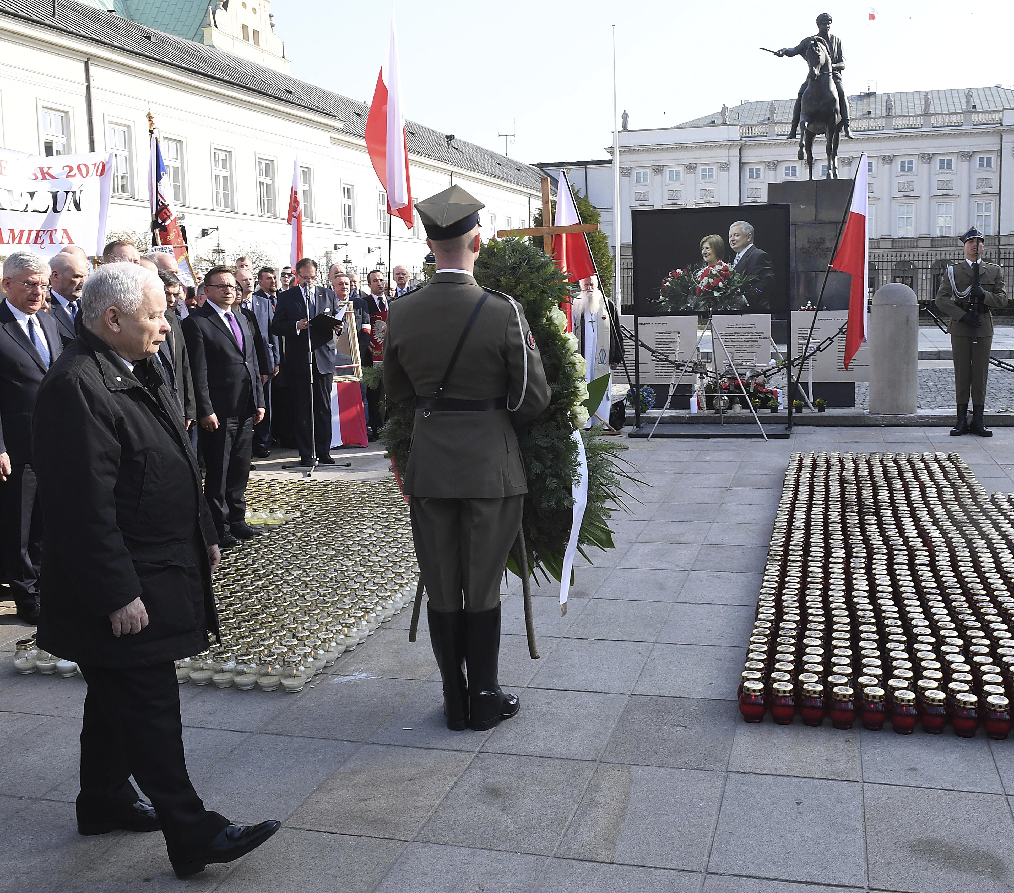Полша почете жертвите от авиокатастрофата с Качински