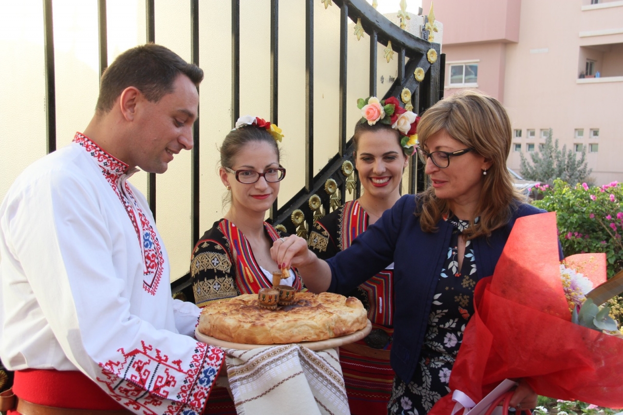 Екатерина Захариева откри българското посолство в Абу Даби