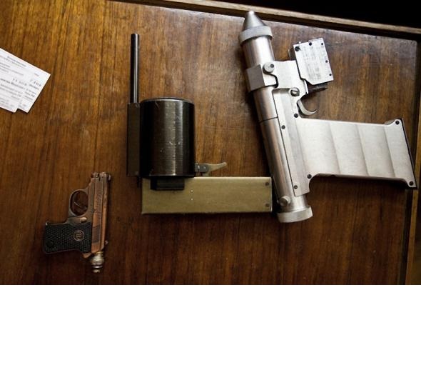 Лазерен пистолет и лазерният револвер