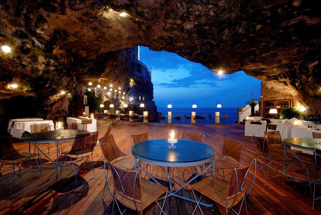 Ресторант и хотел в пещера в Италия