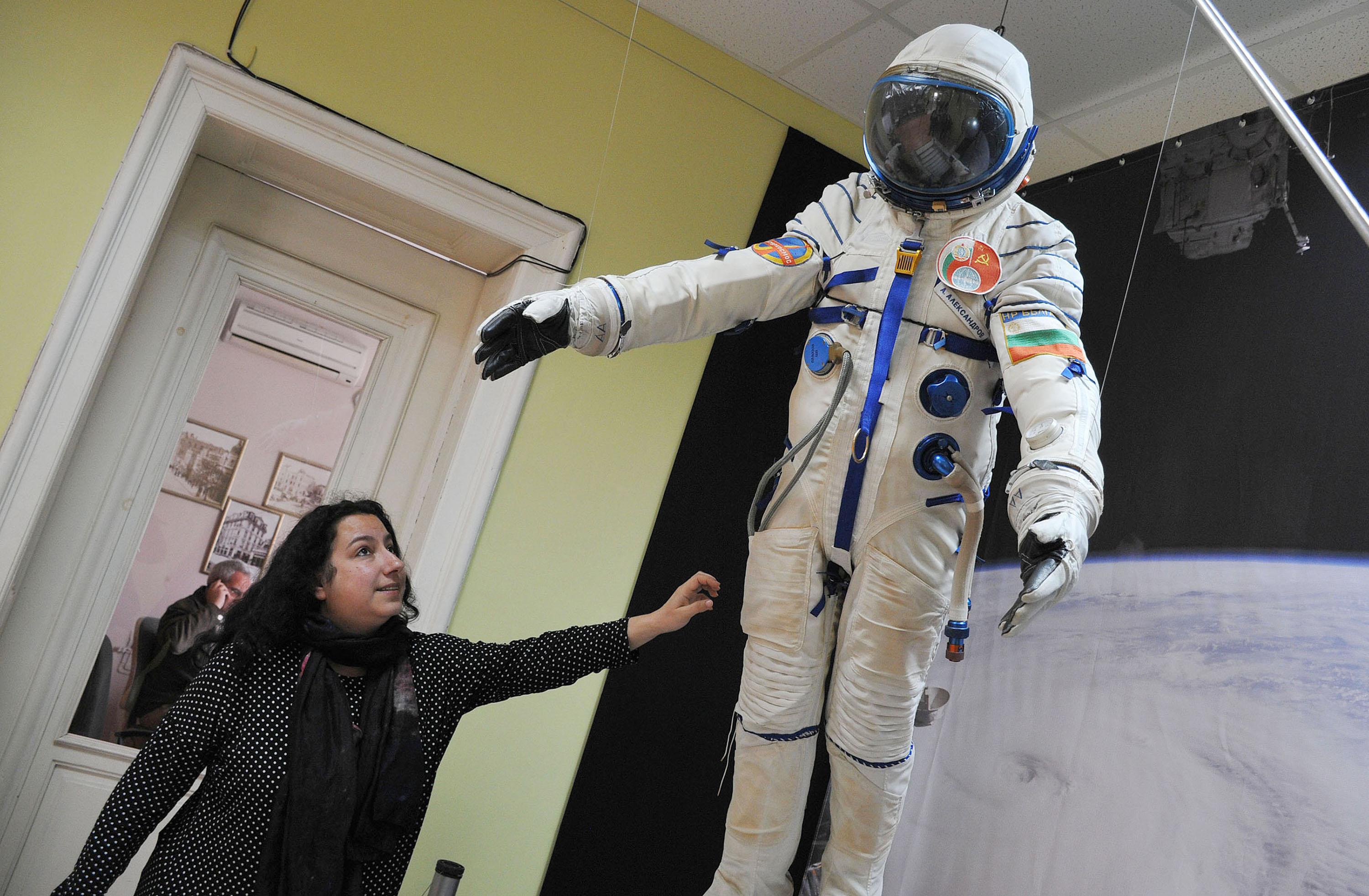Показват скафандъра на втория ни космонавт Александър Александров в Бургас