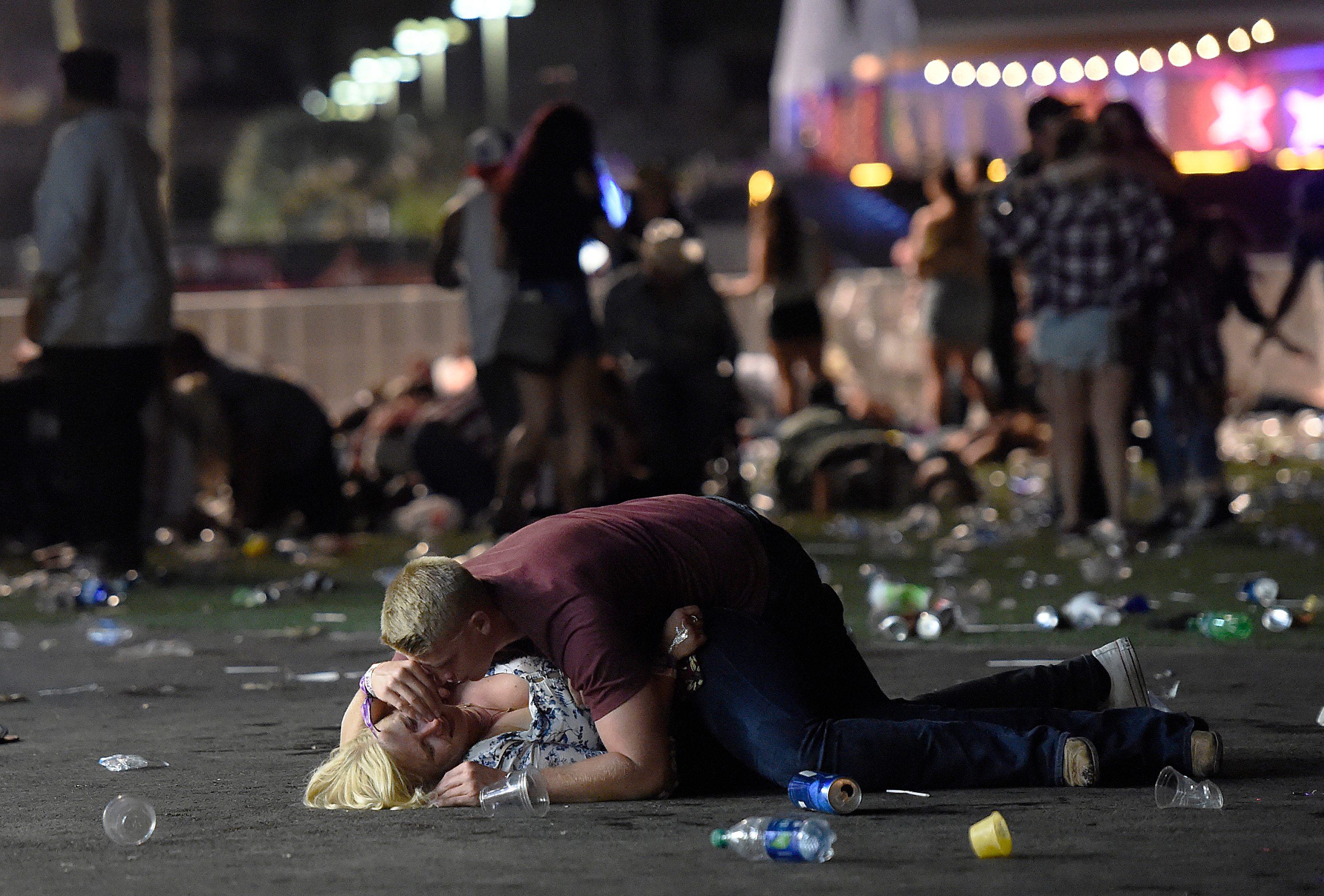 ”Клане в Лас Вегас” - снимка на Дейвид Бекър, номинирана за първа награда в конкурса на ”Уърлд прес”