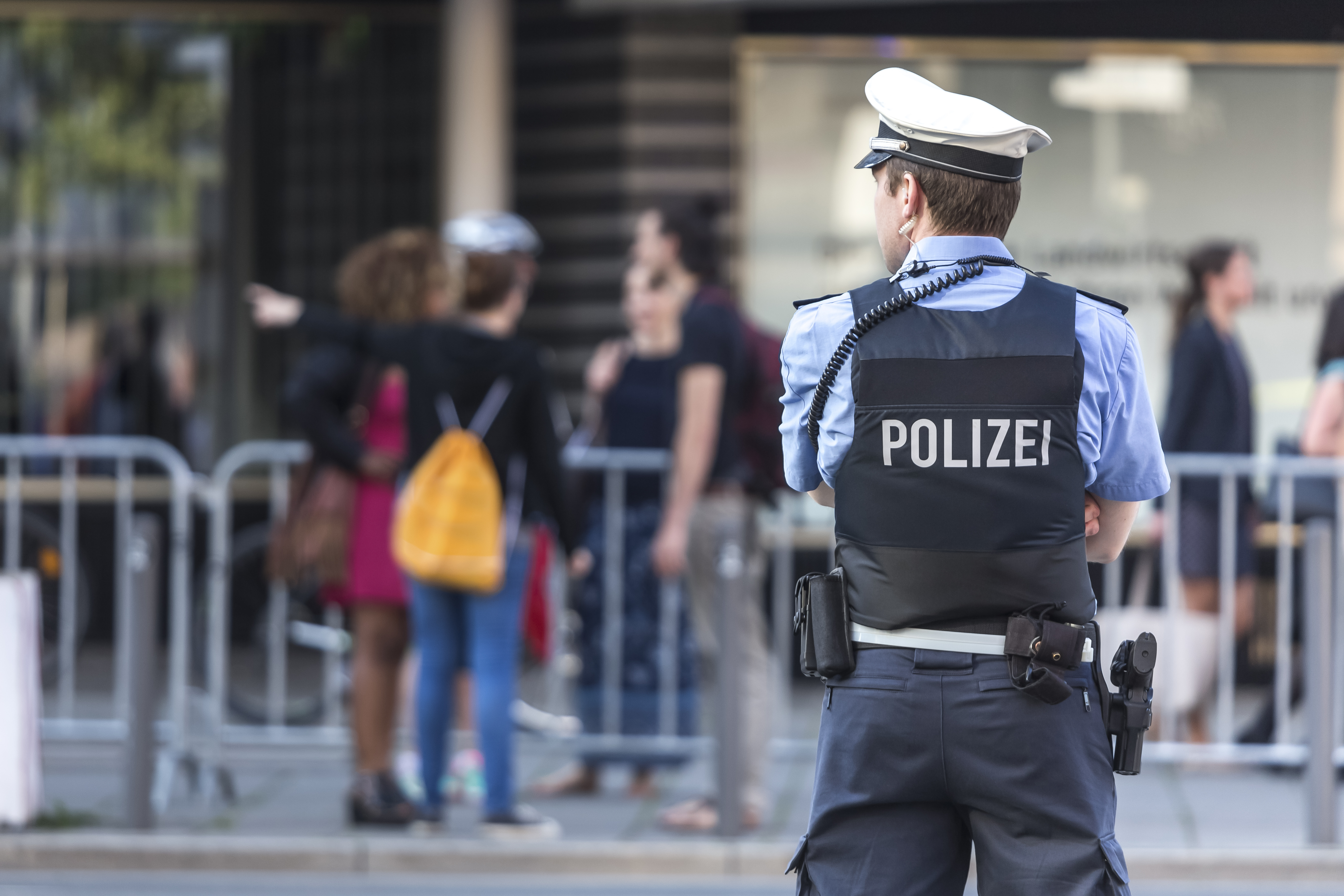 Полицията в Германия застреля нападател с нож