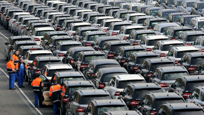 Германски министър предупреди автомобилните производители - инвестирайте в електрически автомобили или ще загубите