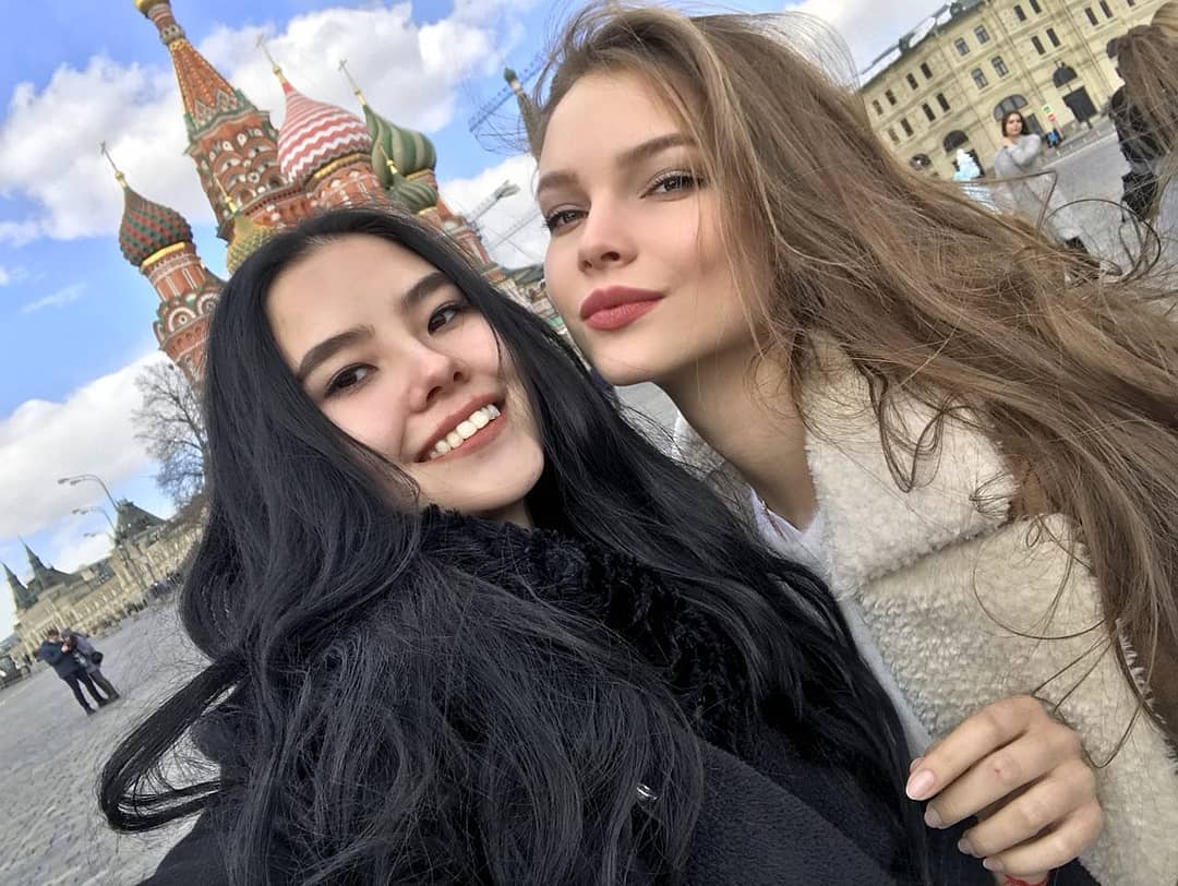 ”Мис Русия” 2018 Юлия Полячихина (вдясно)