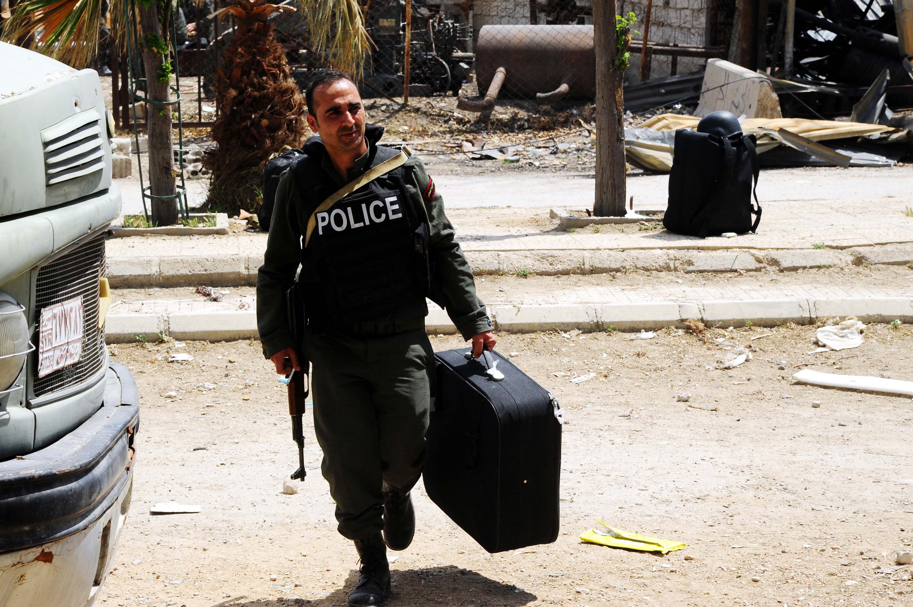 Полиция в Сирийския град Дума