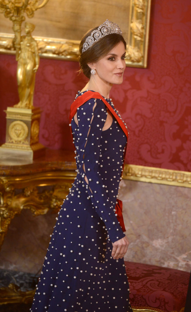 Кралица Летисия облече рокля, обсипана с перли