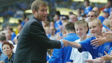 Спор за € 3 млрд.: Абрамович избра къде да идат парите от Челси. Лондон е твърд, че са за Украйна