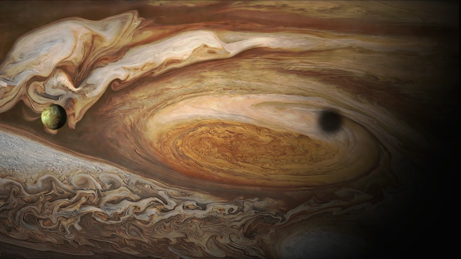 Юпитер и Голямото червено петно, вижда се и луната Йо