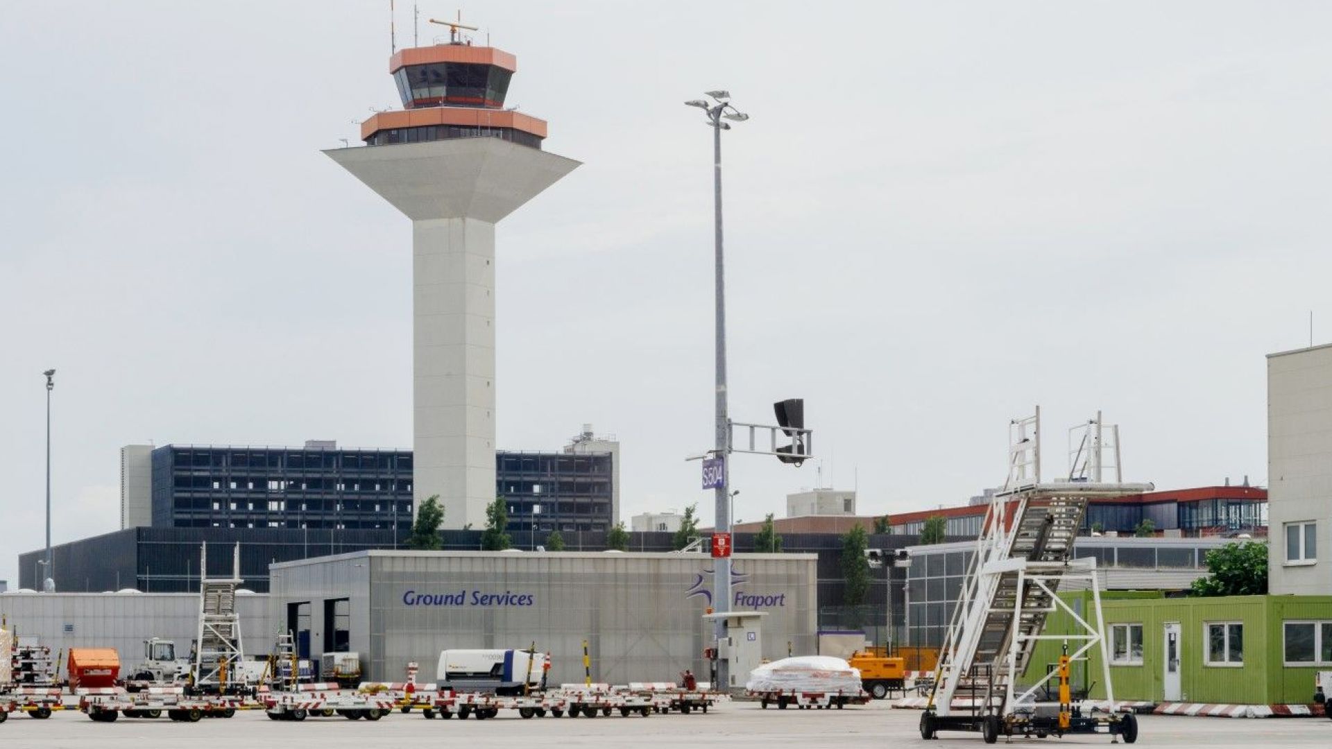 Летище Франкфурт няма работници, търси българи, хървати и гърци