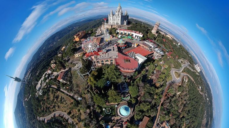 360-градусови въздушни снимки превръщат Барселона в малки планети