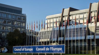 Брюксел опростява харченето на европари