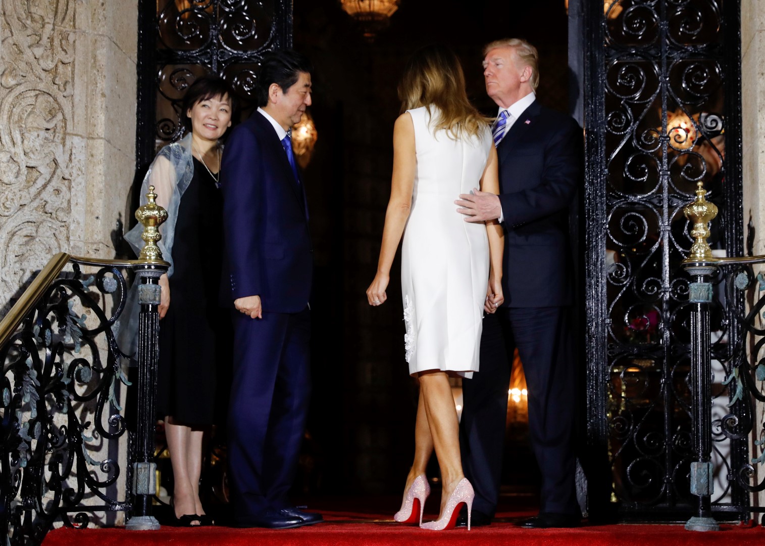Мелания Тръмп по време на визитита на японския премиер Шиндзо Абе и съпругата му в САЩ
