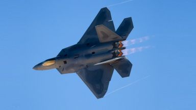 Може ли F-22 да направи "кобрата на Пугачов"