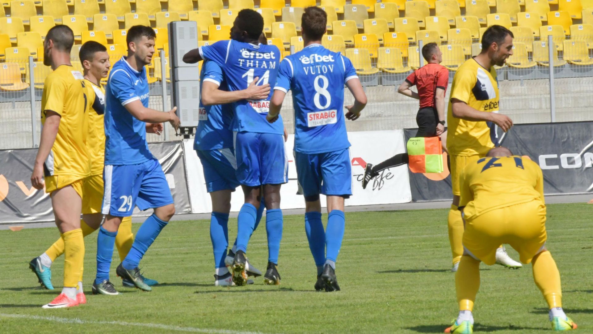 "Левски" с първа победа в плейофите