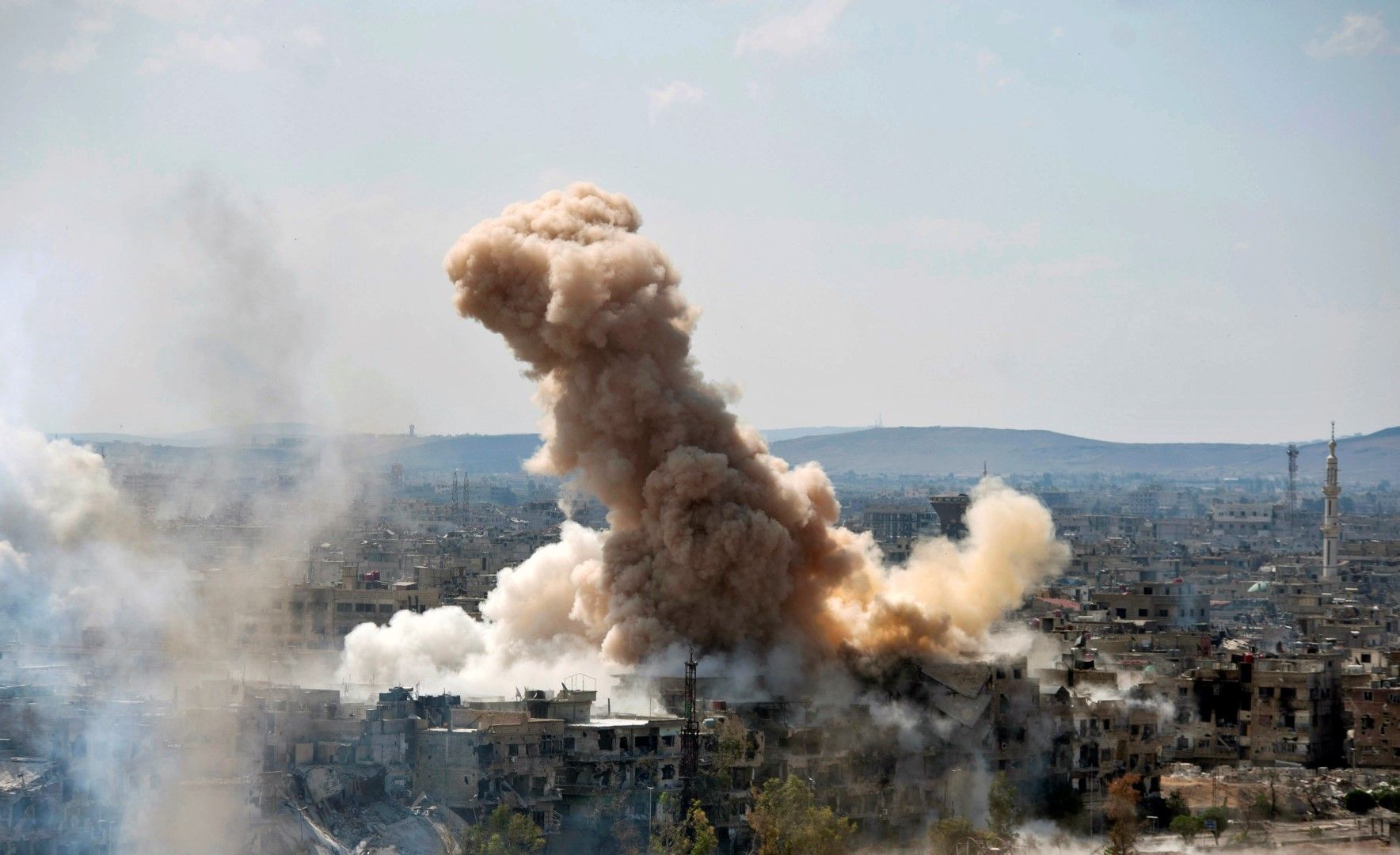Въздушен удар на сирийските правителствени сили в Дамаск