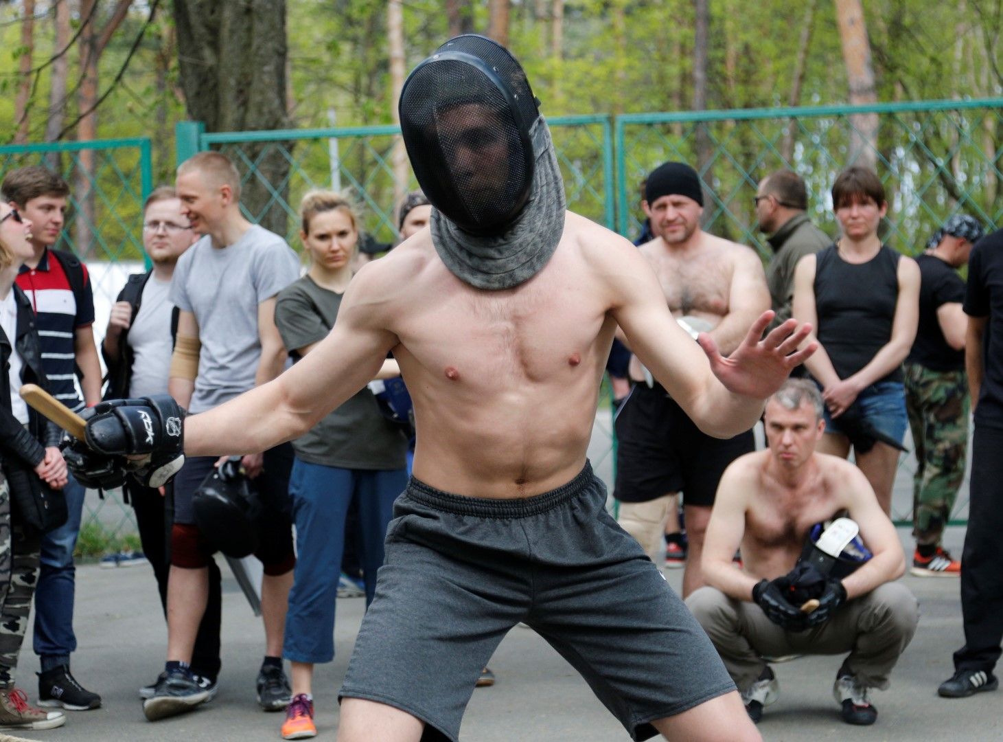 Тренировки по уличен бой с дървен нож в Киев