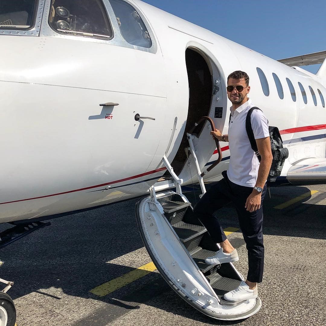 Гришо се казва на самолета, с който ще лети за Барселона