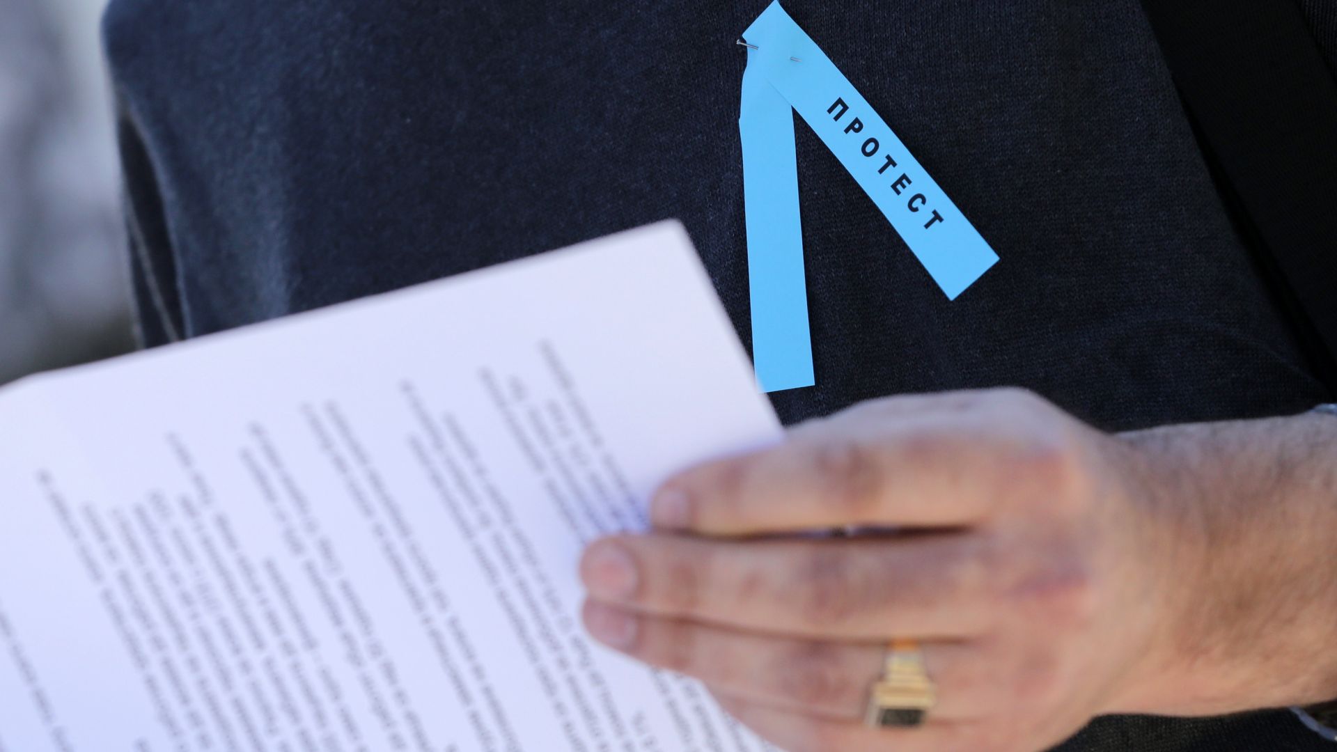 Лекари и медицински сестри специализанти подкрепени от родители излязоха на