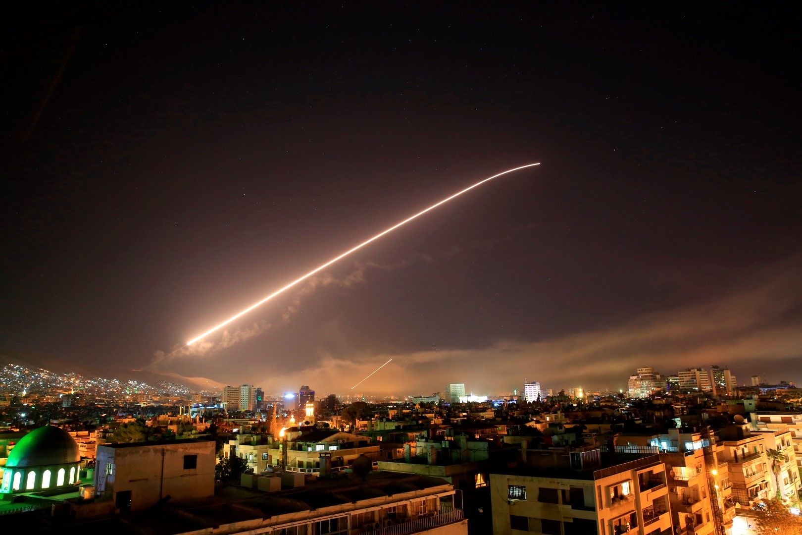 Американска ракета прелита над Дамаск, 14 април 2018 г.к
