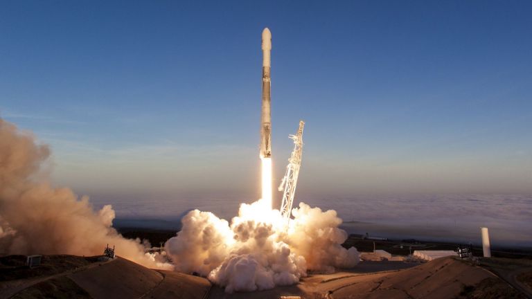 SpaceX изстреля турски спътник 