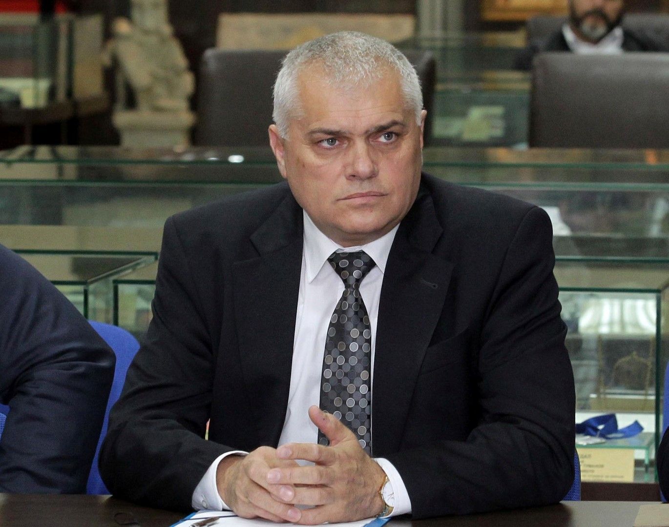 Министър Радев няма да подава оставка заради случая "Пелов"