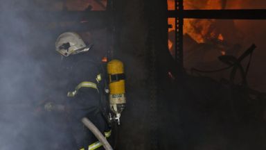 Пожар изпепели офиса на ДПС в родното село на Мустафа Карадайъ