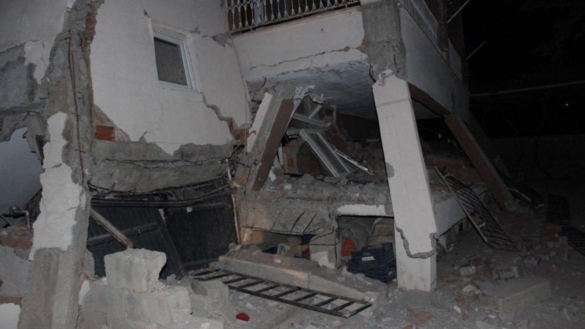 Расте броят на ранените при силното земетресение в Турция