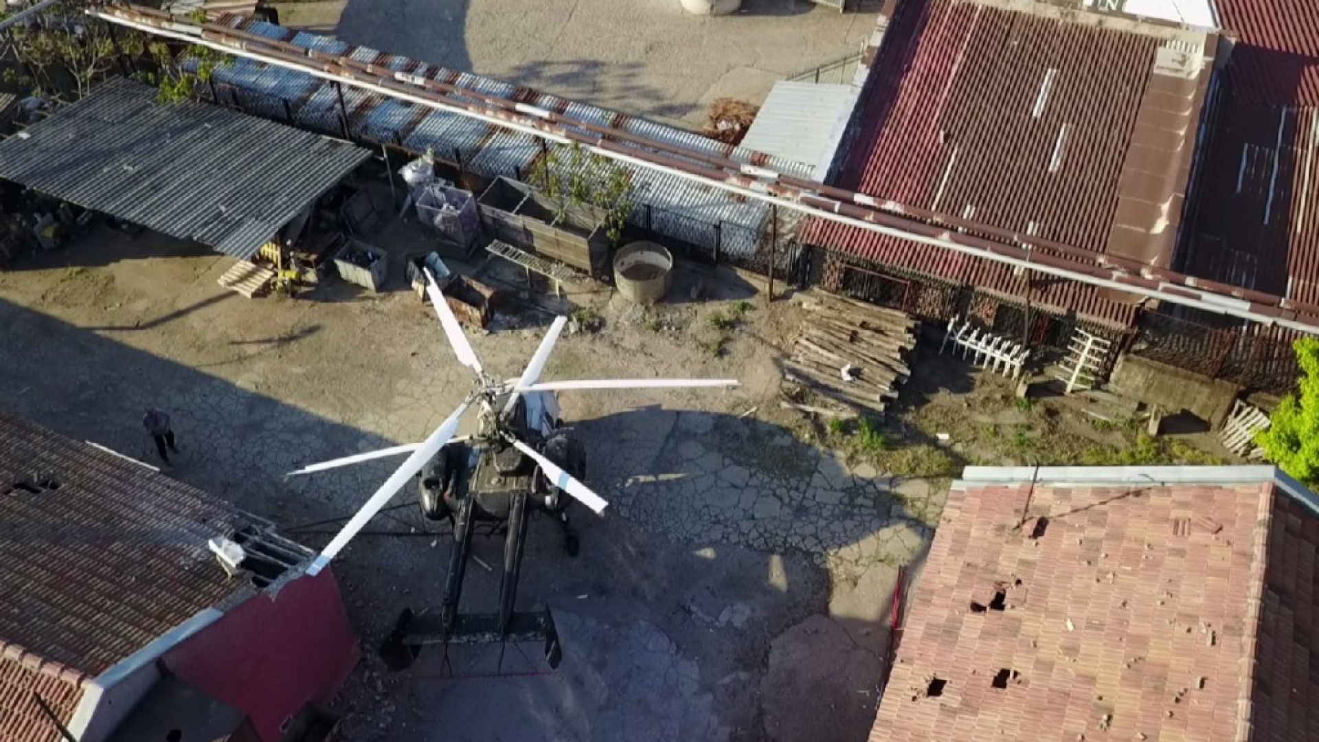 Незаконен вертолет с пилот пенсионер се приземил във Винпром-Свищов