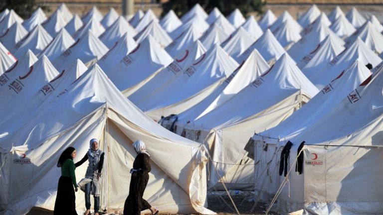 Брюксел дава още 3 милиарда евро на Турция за бежанците