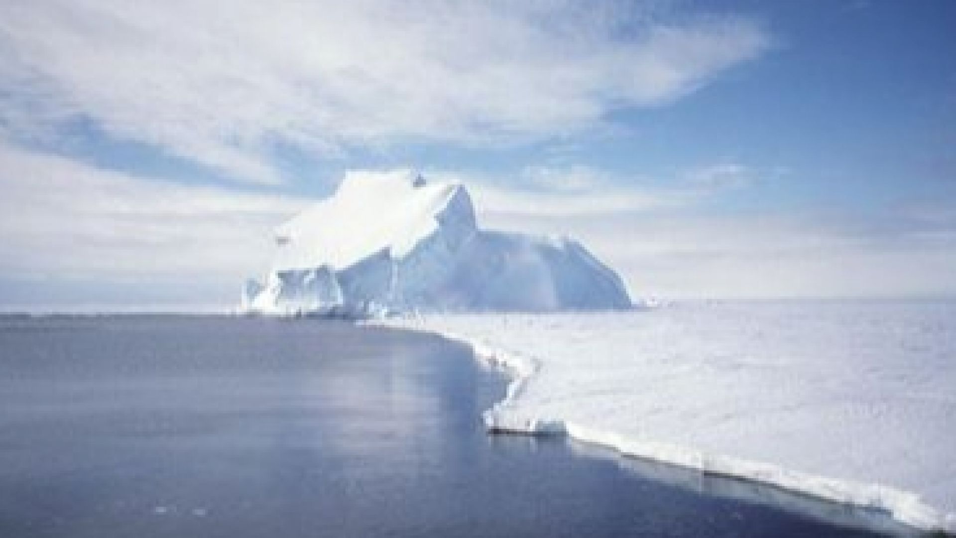 Учени откриха микропластмаса в ледената покривка в Арктика 