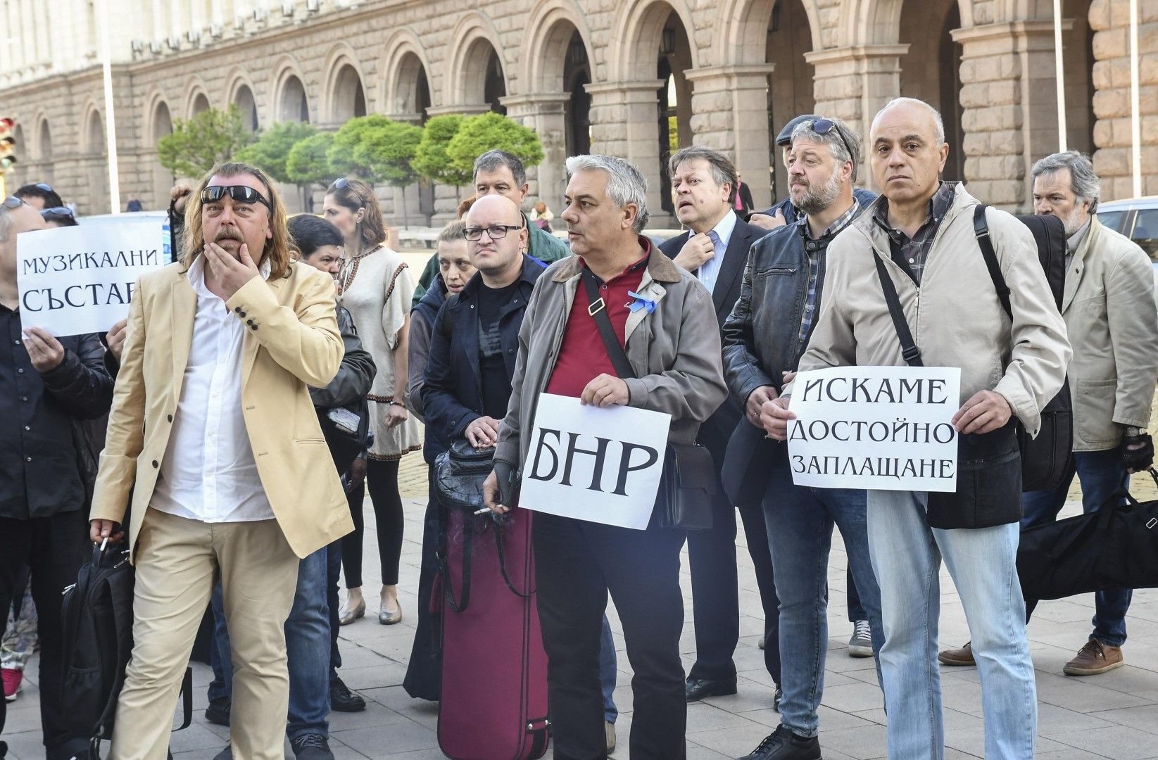 Творци от БНР на протест пред МС за по-високи заплати 