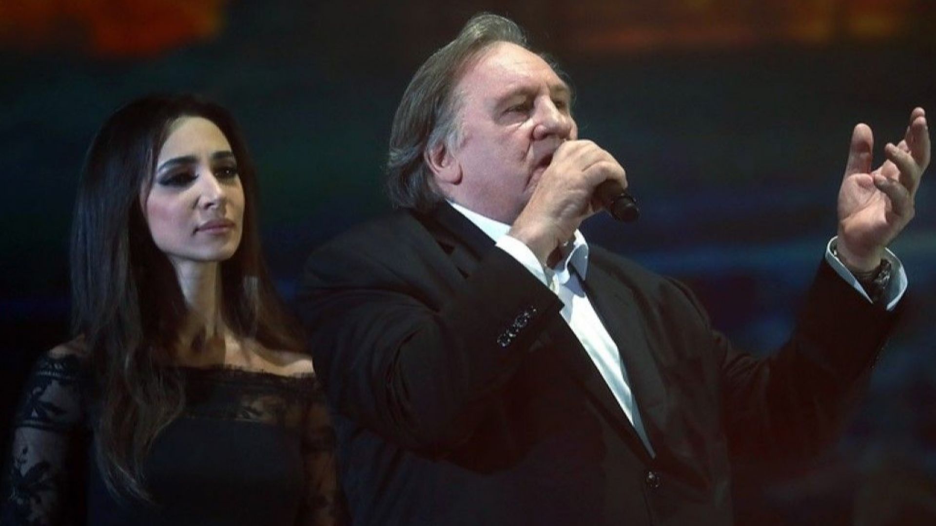 Депардийо пя песни на Висоцки на юбилейния концерт в Москва