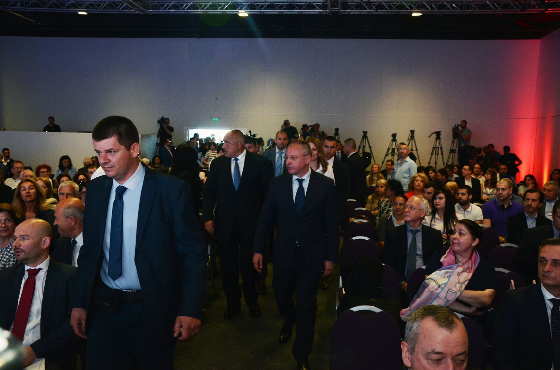Лидерът на ПЕС Сергей Станишев и премиерът Бойко Борисов на конференцията "Европа отново на път - икономическата логика срещу митовете"