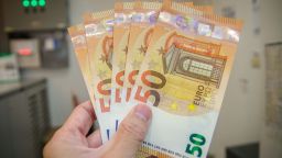Експерт: Можем да получаваме заплати в евро през 2022 година